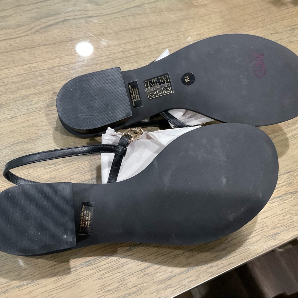 Tory Burch Black Leather T-Strap Sandals with Gold Chain Detail - Picture 3 of 4